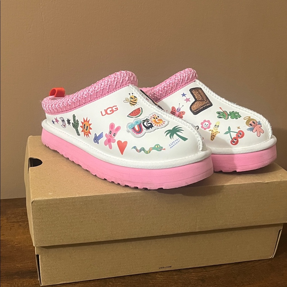 UGG Kids' Pink and White Graphic Slippers